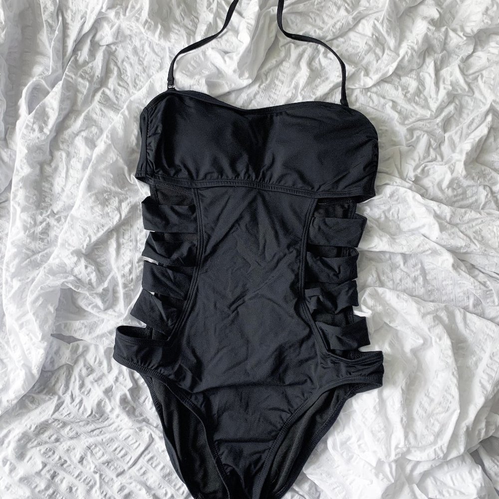 Kenneth Cole Sexy Cut Out One-Piece Swimsuit SizeS - Picture 3 of 9